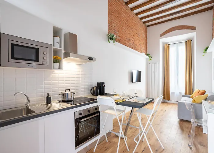 Rent Apartment - Duomo Brera - Elegant Suite In Design District